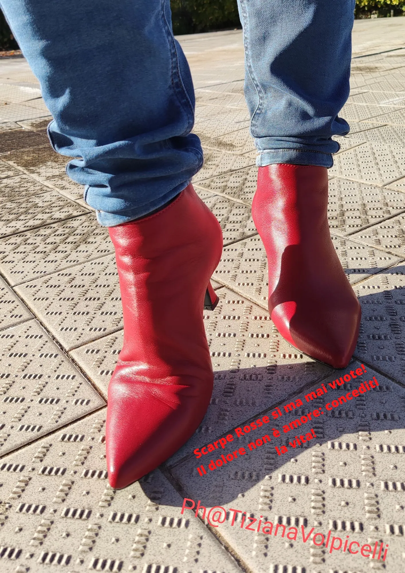 Scarpe-Rosse-sì-ma-mai-vuote_-Il-dolore-non-è-amore-concediti-la-vita_